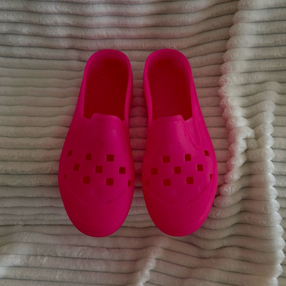 Vans Slip-On Mule TRK Hot Pink | Unisex Rubber Clogs | Beach Pool Shoes |